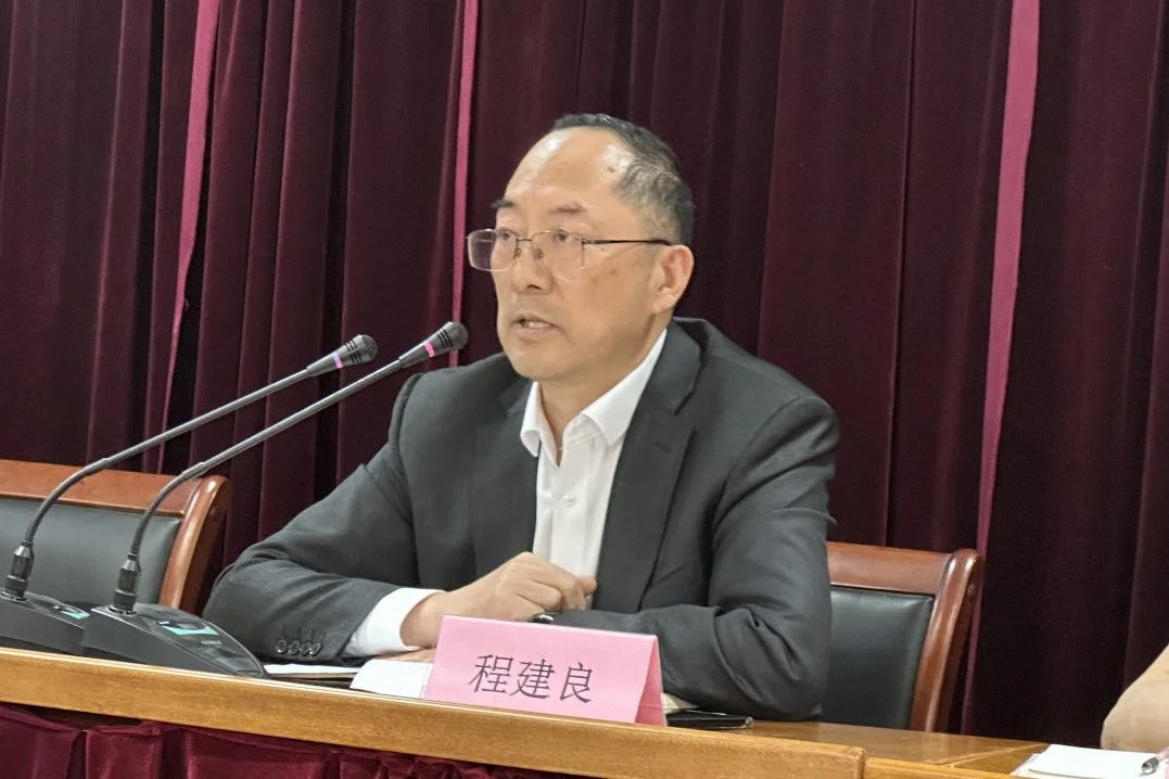 Changshu Polyester جلسه ای را برای کادرهای سطح متوسط ​​، پرسنل مهندسی و فنی و پرسنل بازاریابی برگزار کرد